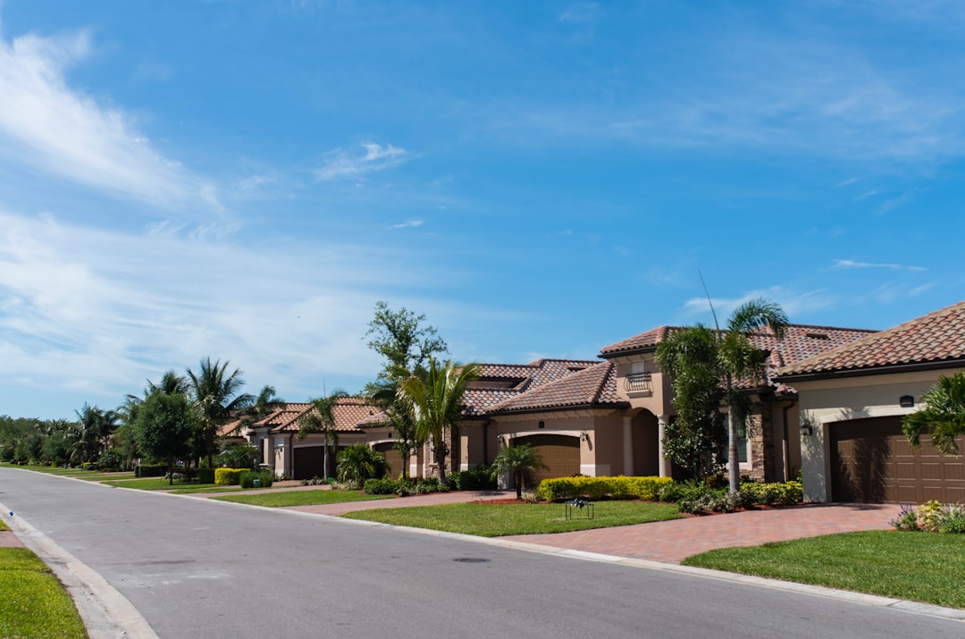 Land O' Lakes vs Lutz — Which Is Better for You?