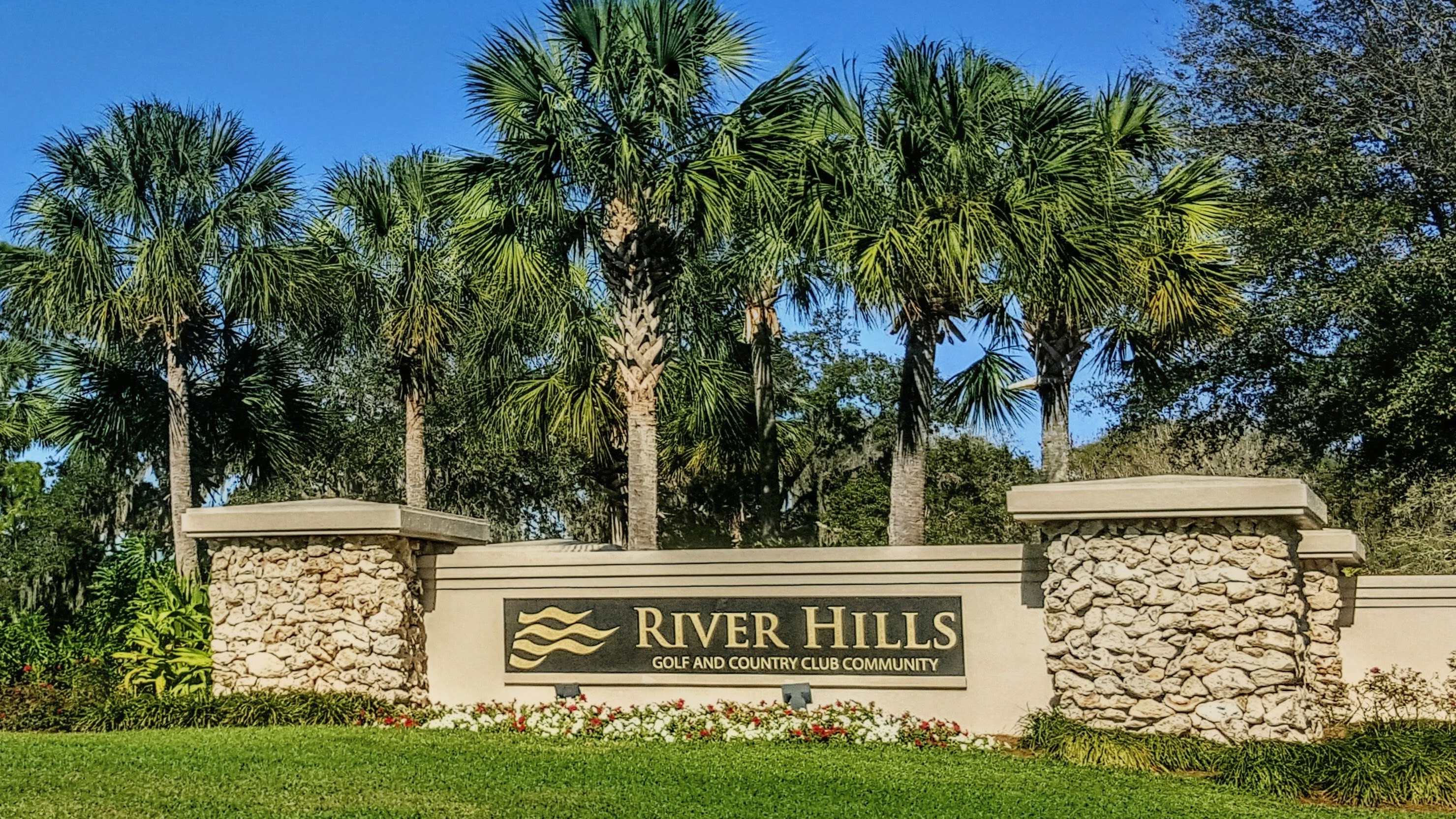 River Hills Golf and Country Club community entrance in Valrico, FL